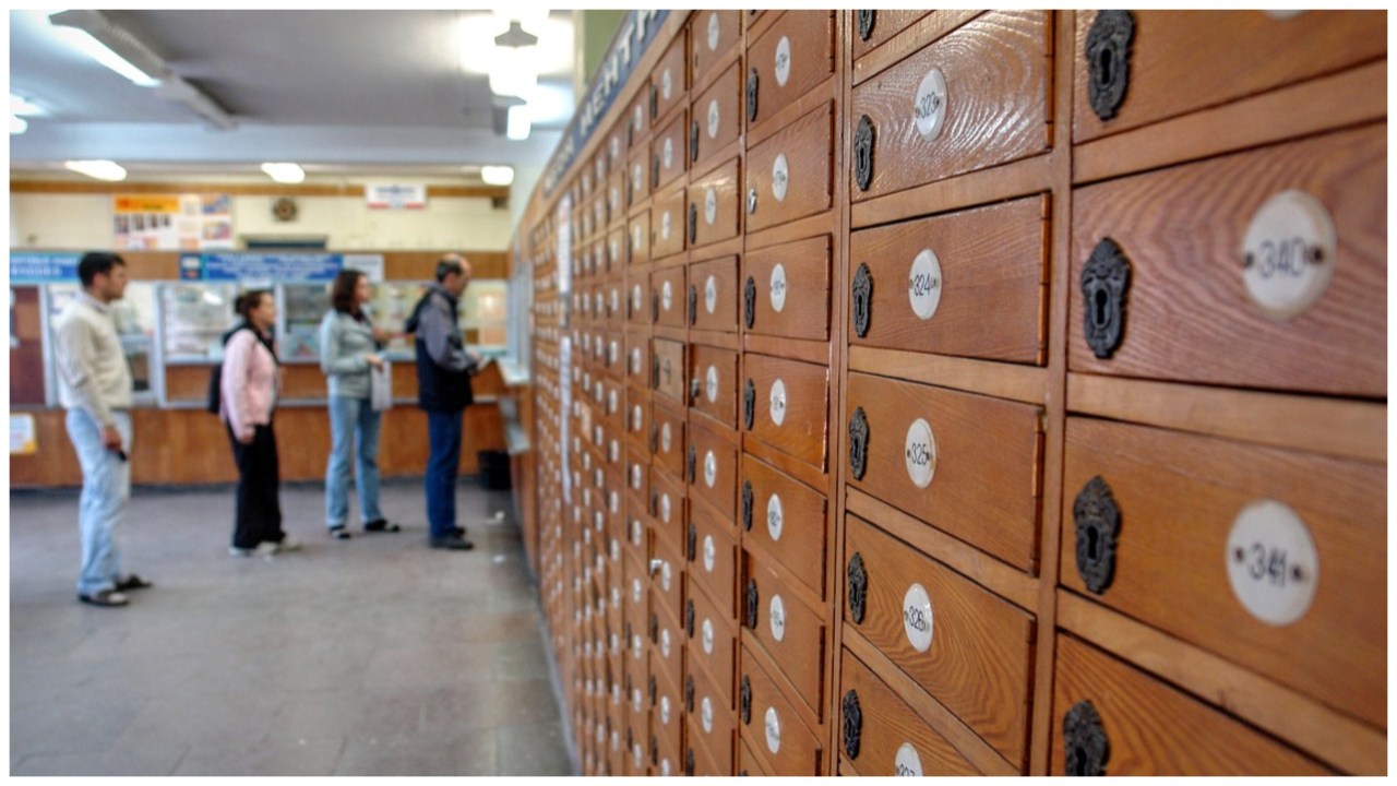 Catania, surreale rapina all’ufficio postale: il ladro ignorato da tutti