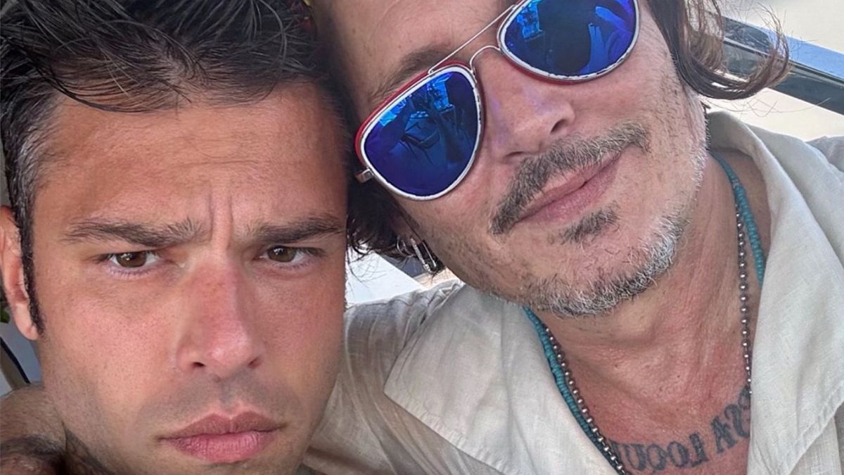 Fedez in barca con Johnny Depp…e spunta anche Garance Authiè