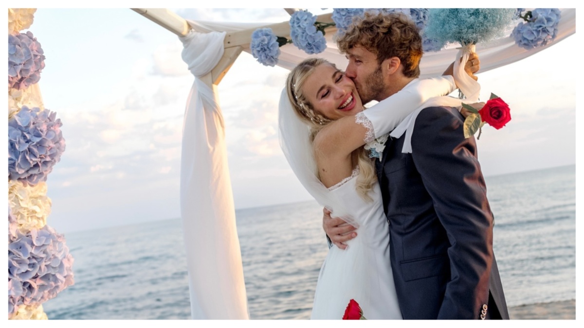 Paolo Ciavarro e Clizia Incorvaia sono marito e moglie – Le foto del sì in spiaggia e del party