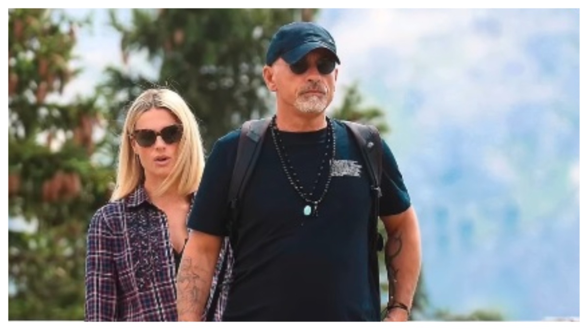 Michelle Hunziker e Eros Ramazzotti in vacanza con la loro famiglia allargata – Foto