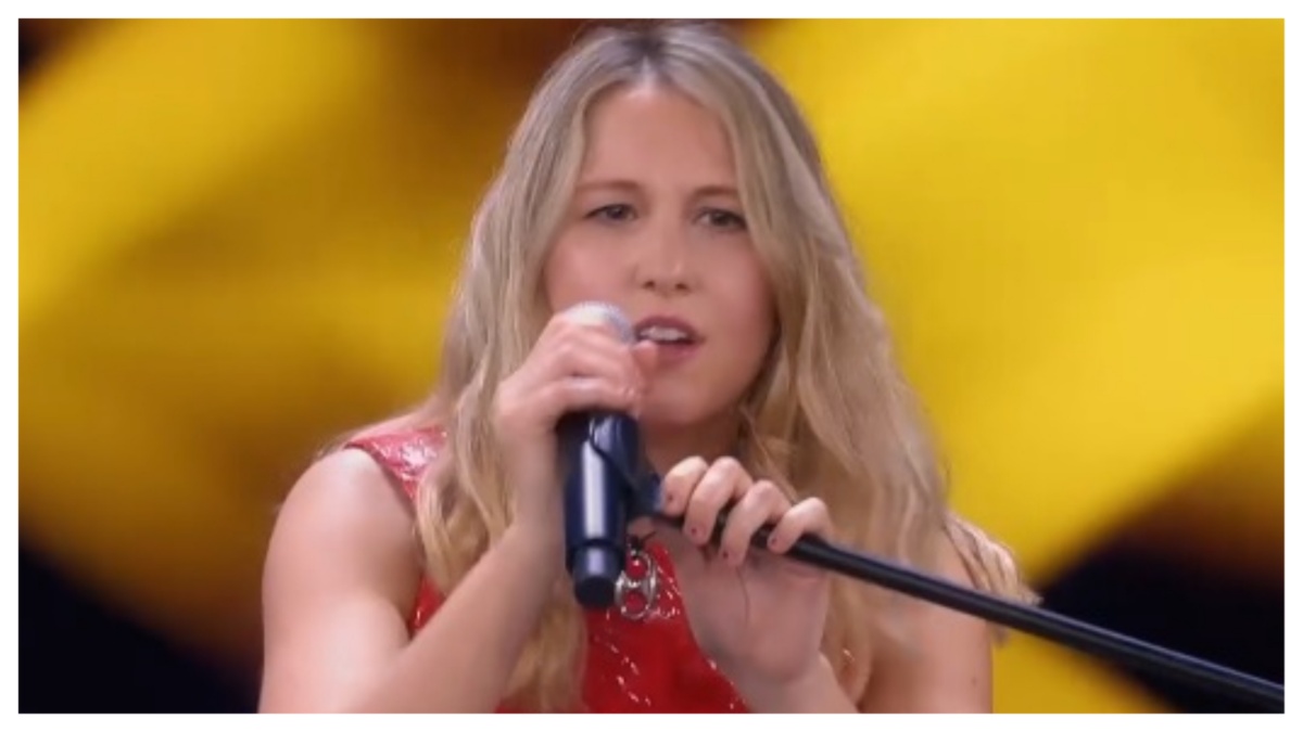 “X Factor”, Giulia Catuogno lascia il segno con “Bandiera” – Video