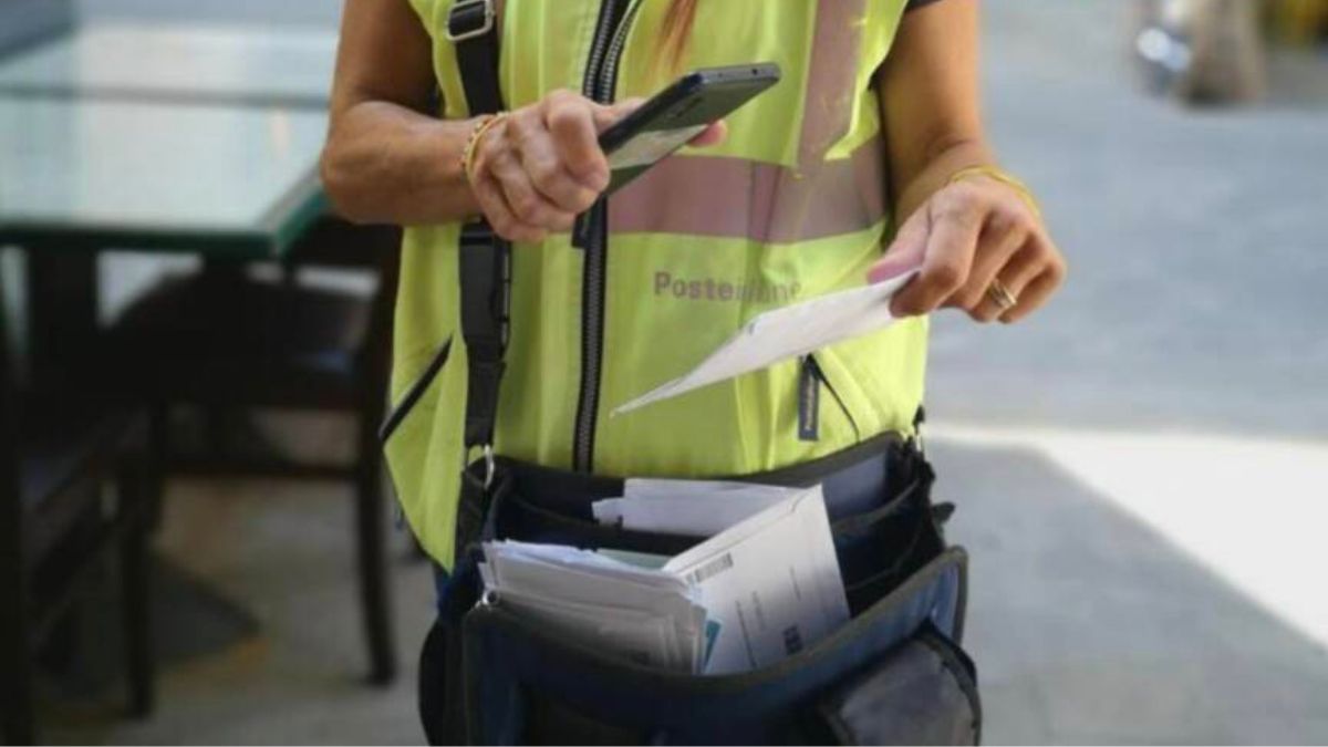 Postina non consegna pacchi e lettere per oltre 10 anni: “Avevo mal di schiena”