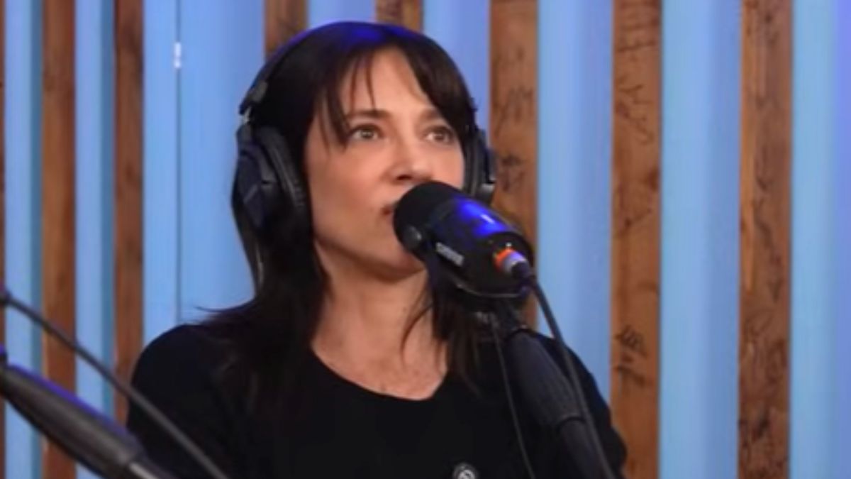 Asia Argento: “Ho bevuto l’Ayahuasca e ho visto gli alieni che mi aprivano la pancia”