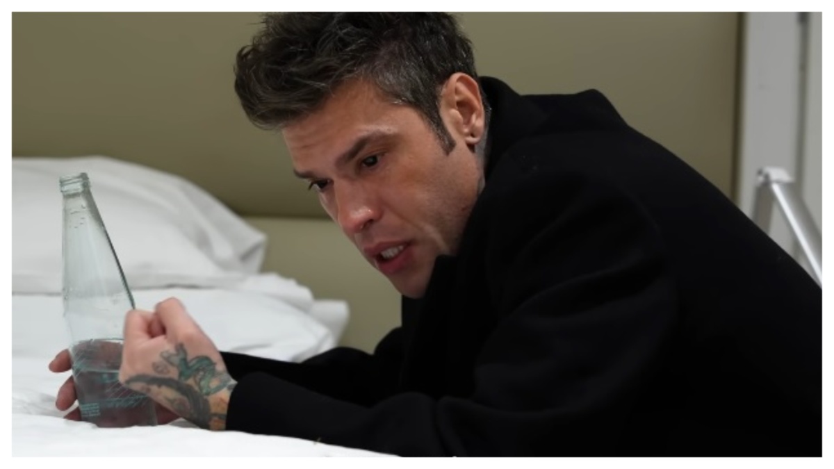 Fedez, in un video il crollo a causa di Fabrizio Corona: “Infame”, “Non vado più a Sanremo”