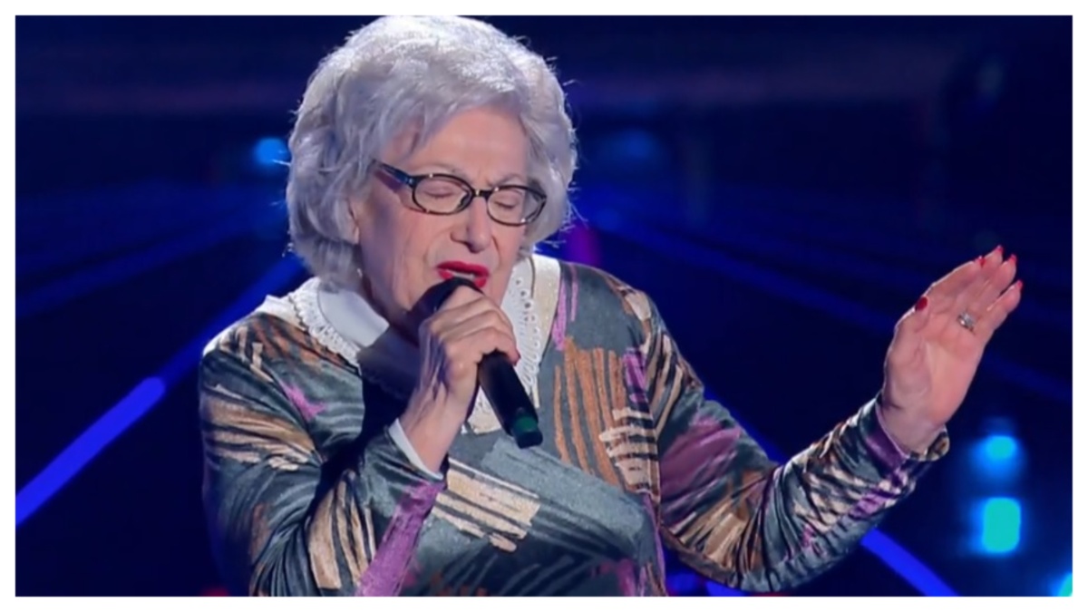 “The Voice Senior”, la casalinga siciliana Maria Castiglione canta Mina e incanta tutti